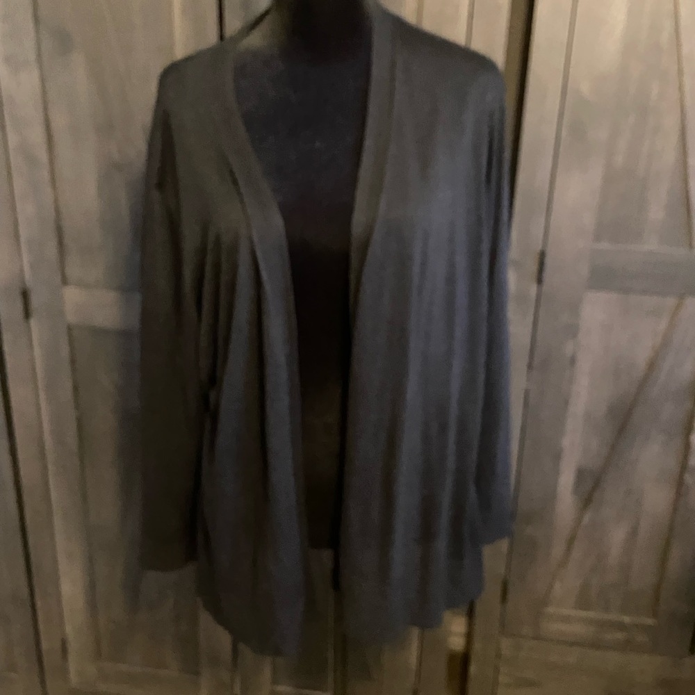 EST. 1946 light weave Black open front cardigan Size 26/28